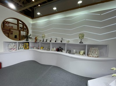 攜文創(chuàng)參展，塑生活美學(xué) 江蘇省美術(shù)館在蘇州創(chuàng)博會踐行“藝術(shù)生活化”